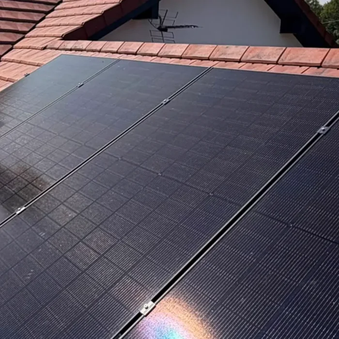 Installation de panneaux photovoltaïques par Valaurys chez Adrien D. à Champagnier (38)